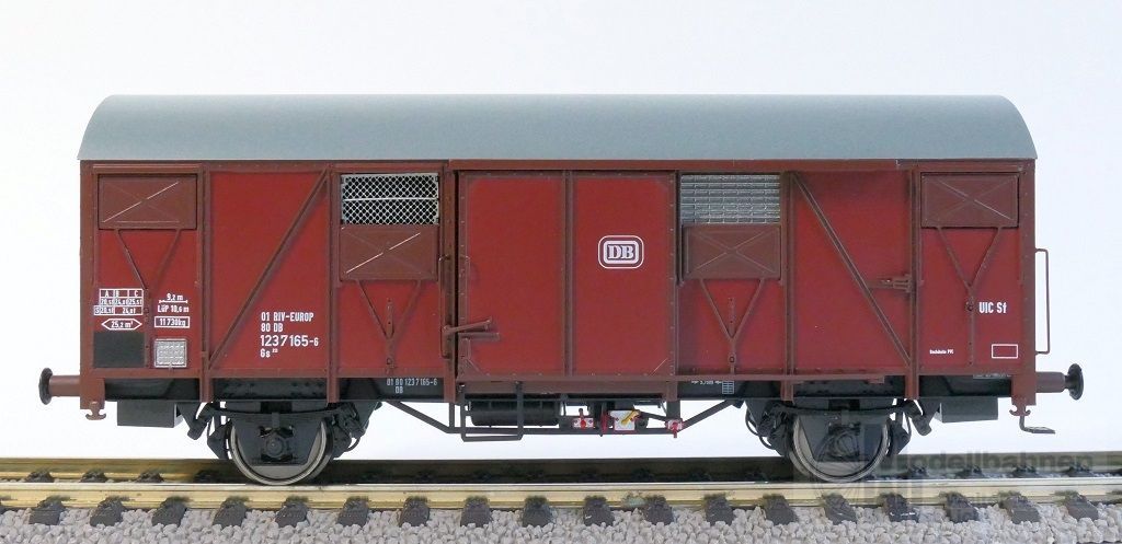 Exact Train 21007 - Güterwagen gedeckt DB Ep.IV Gs 213 EUROP mit braun Luftklappen H0/GL