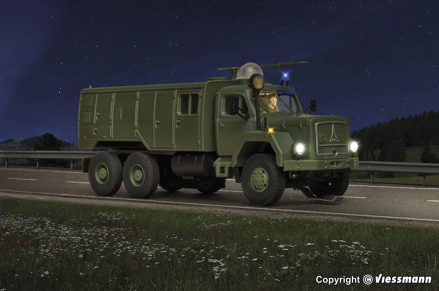 Viessmann 8065 - CarMotion MAGIRUS Feuerwehr 3-achs mit Rundumleuchte Militär Basis H0 1:87