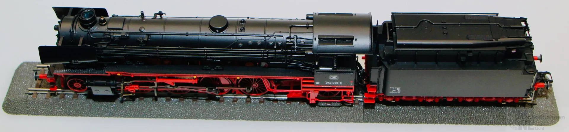 Märklin 37925 - MÄRKLIN -Dampflok BR 042 096-8 DB Ep.IV H0/WS mfx Sound