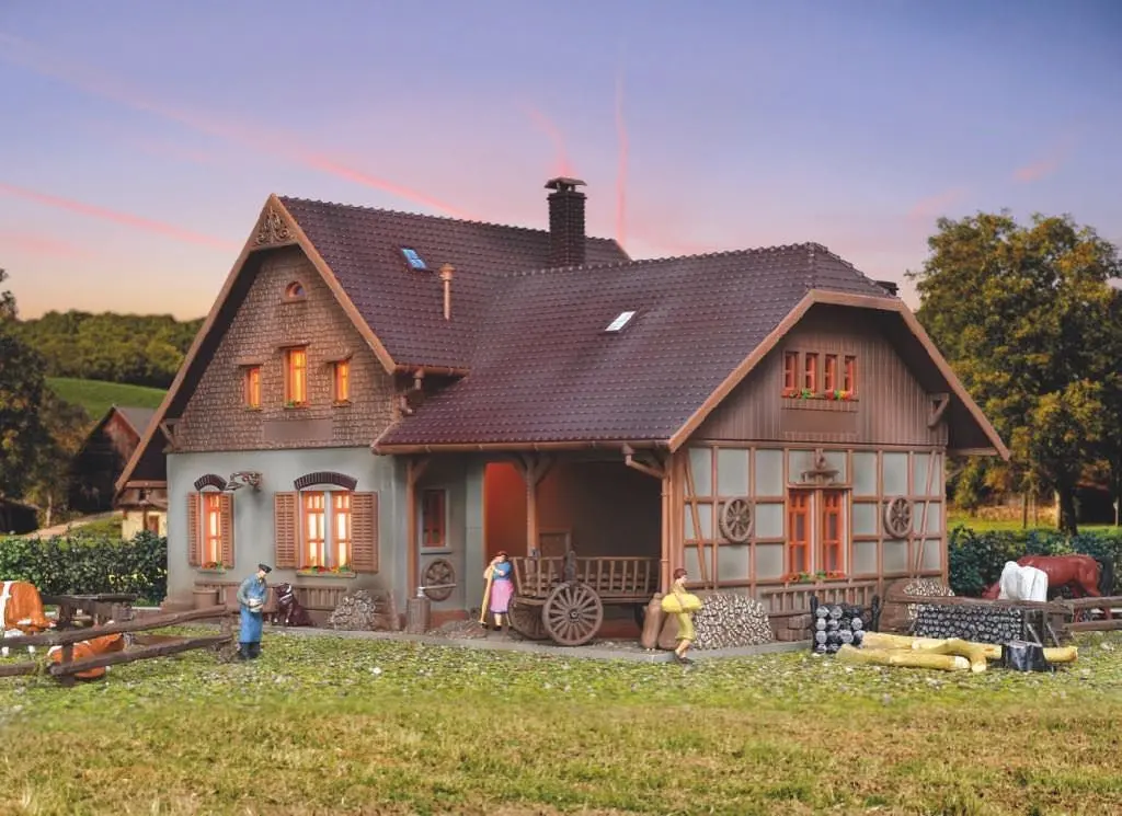 Vollmer 43744 - Bauernhaus mit Remise H0 1:87