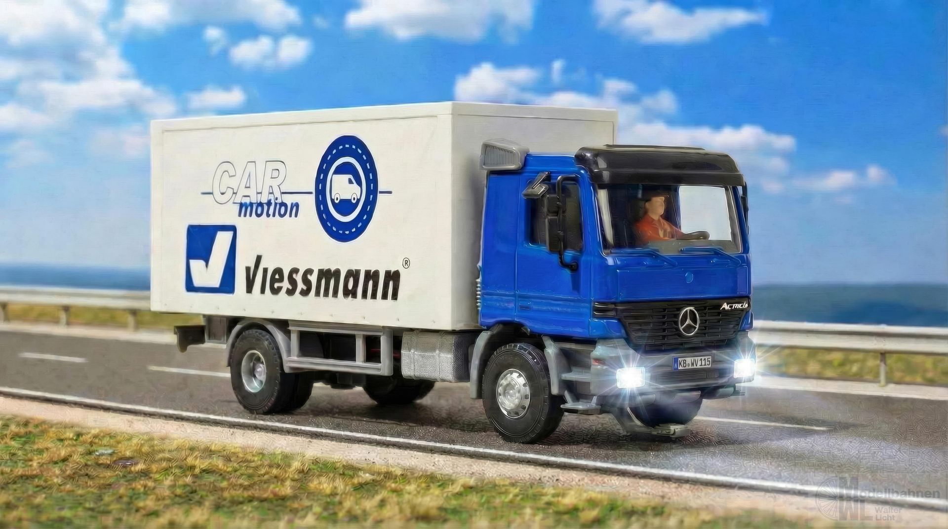 Viessmann 8116 - Mercedes-Benz ACTROS 2-achs Kofferaufbau Viessmann CarMotion H0 1:87