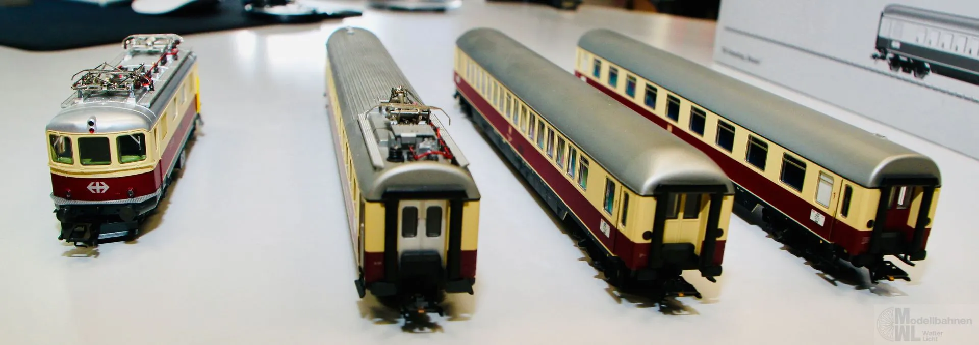 Märklin 26557 - MÄRKLIN - TEE-Schnellzug Bavaria SBB /DB Ep.IV 4.tlg. H0/WS mfx Sound