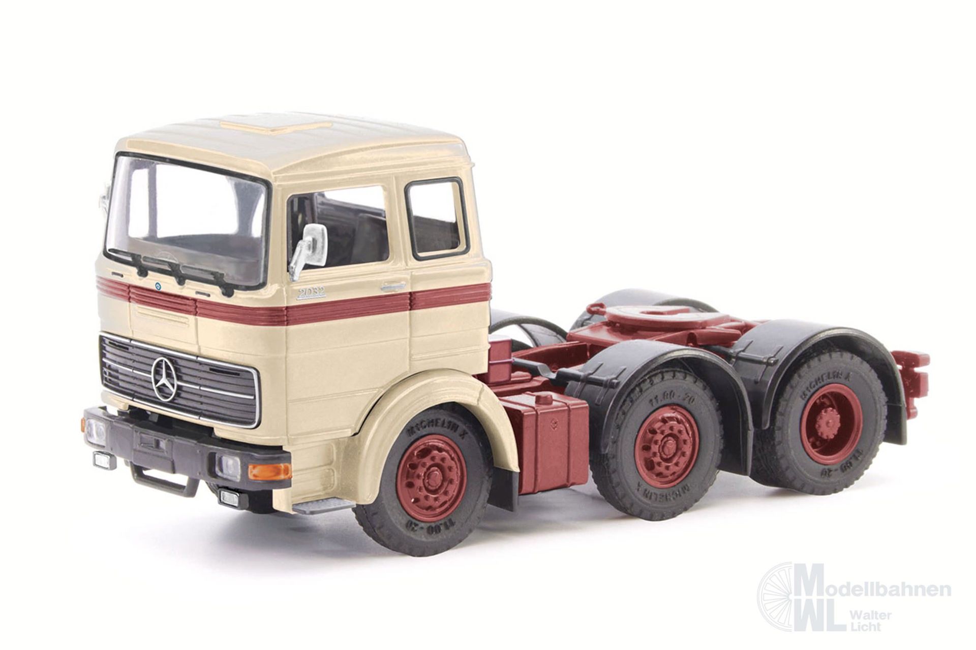 Herpa 87MBS026246 - Mercedes-Benz LPS 2032 Zugmaschine beige H0 1:87