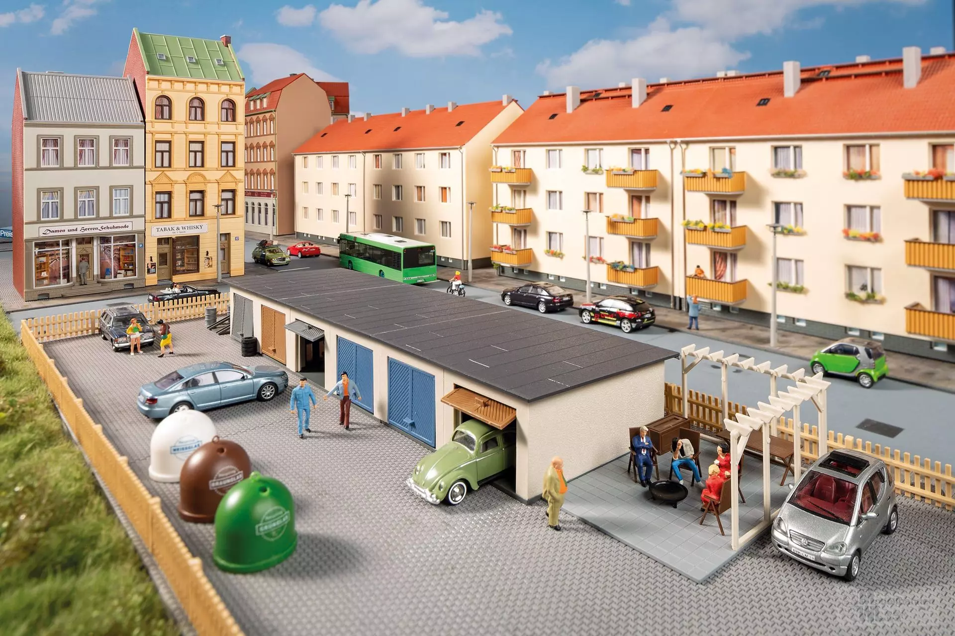 Auhagen 11479 - Garagen mit Zubehör H0 1:87