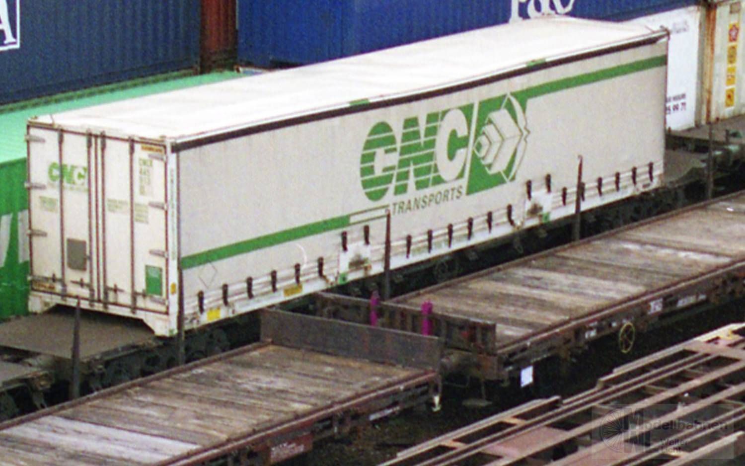 Arnold 6725 - Containertragwagen SNCF Ep.V S70 brauner Rahmen Container CNC N 1:160