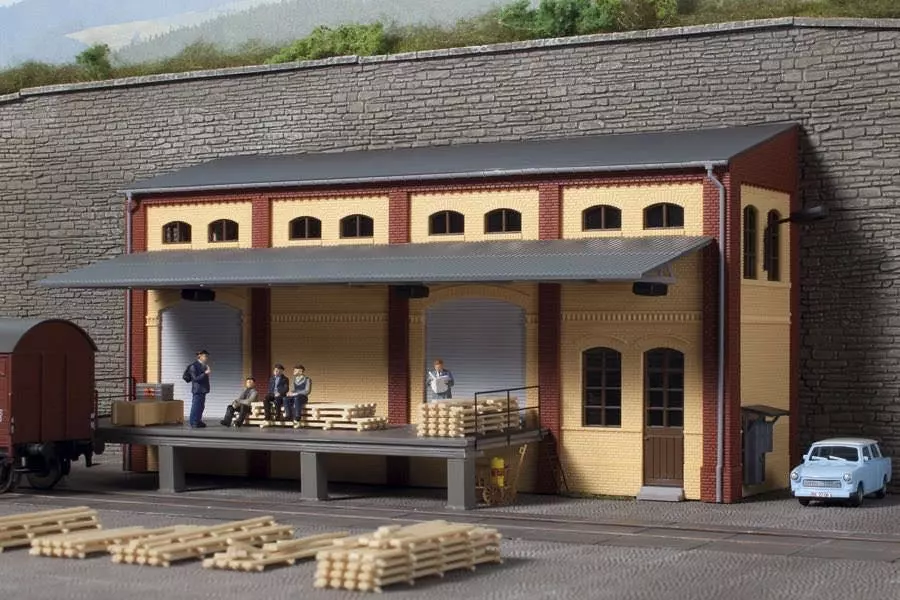 Auhagen 11436 - Lagerhaus-Halbrelief 204 x 100 x 104 mm H0 1:87