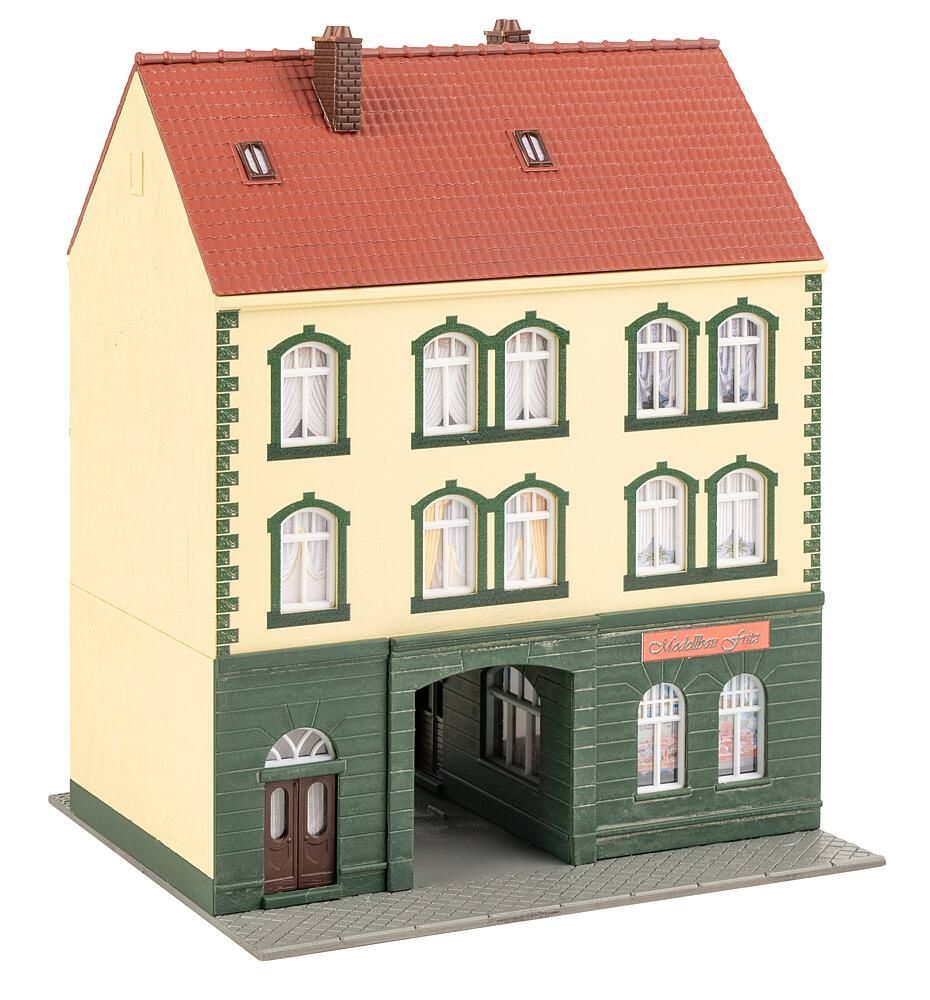 Faller 130628 - Stadthaus mit Modellbaugeschä H0 1:87