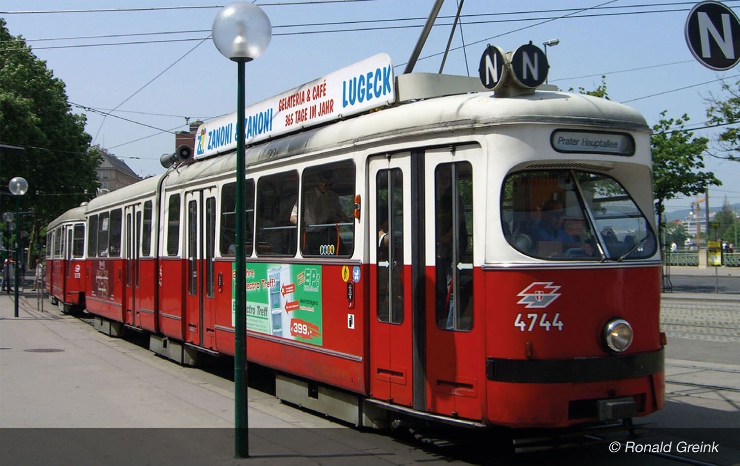 Arnold 2602D - Straßenbahn DUEWAG GT6 Ep.IV/V Wien rot/weiß N 1:160 Digital