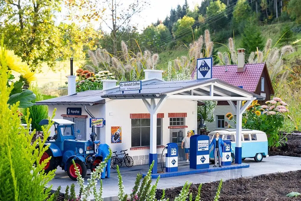 Pola 330821 - Tankstelle mit Werkstatt LGB 1:22,5