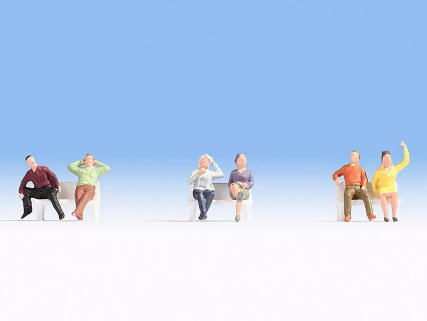 Noch 18132 - Sitzende (ohne Bänke) H0 1:87