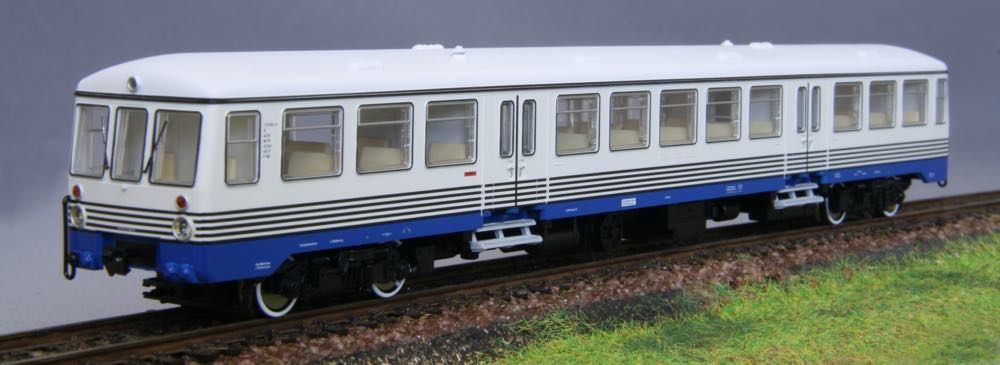 Kres 1733 - Schienenbus BR 173 001 DR Ep.IV TT 1:120 Kres 1733 - Schienenbus BR 173 001 DR Ep.IV TT 1:120