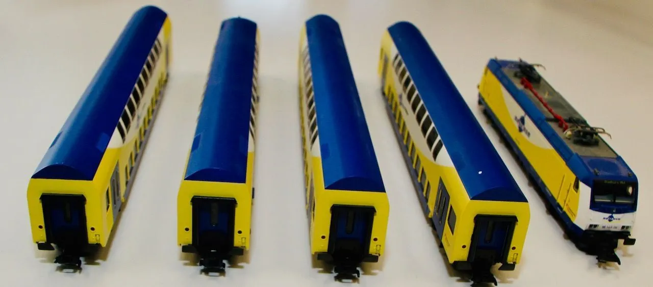 Märklin 26533 - MÄRKLIN - Nahverkehrszug Metronom Lok+3Wagen und Ergänzungswagen H0/WS Digital
