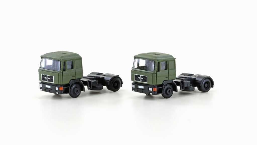 Lemke Minis 4065 - MAN F90 3-achs. Zugmaschine 2er Set oliv A-160