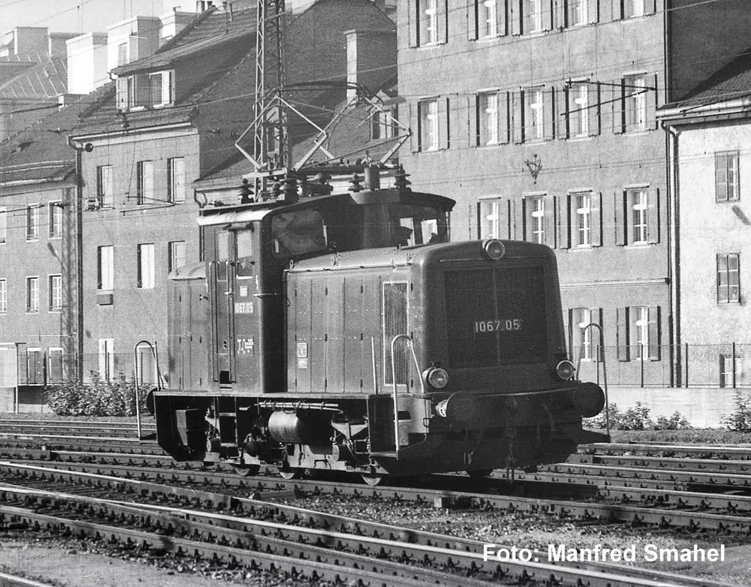 Piko 21047 - E-Lok Rh 1067 ÖBB Ep.III grün H0/GL
