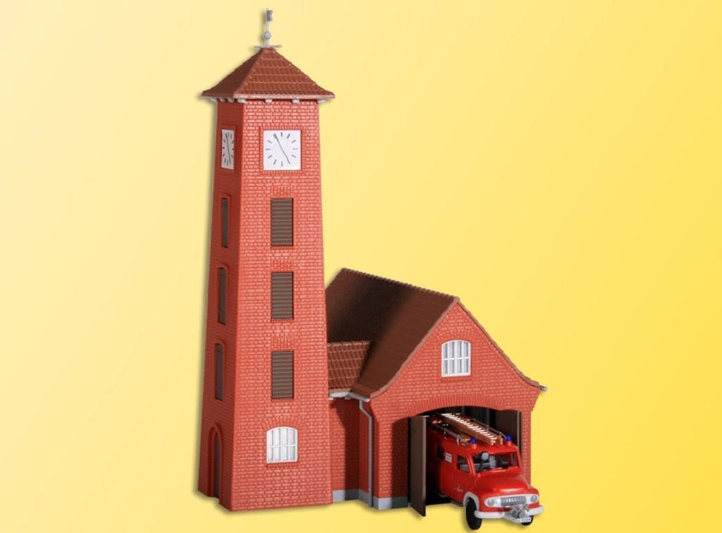 Kibri 39210 - Feuerwehrhaus Bahlburg-Lüneburg mit Fahrzeug Ford FK 2500 H0 1:87