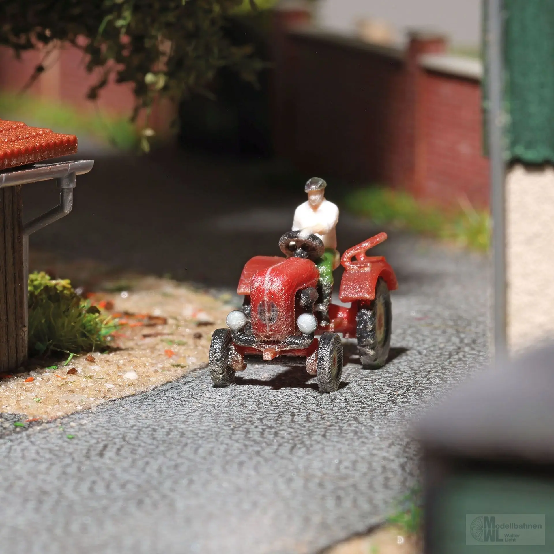 Busch 87503 - Traktor Junior mit Bauer TT 1:120