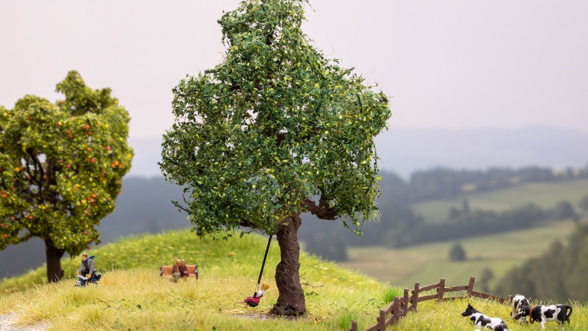 Noch 21769 - micro motion Baum mit Schaukel 9 cm hoch N 1:160