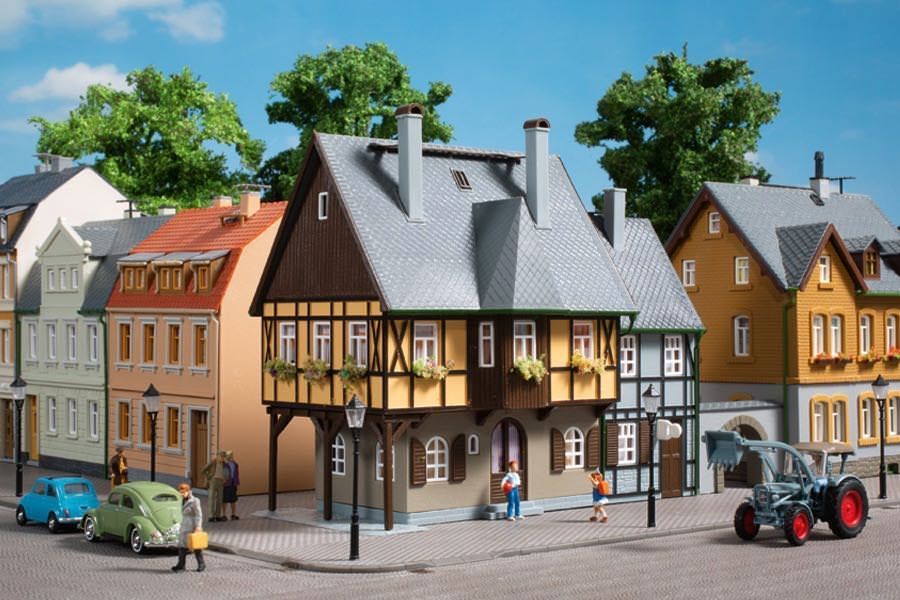 Auhagen 12343 - Wohnhaus Bahnhofstraße 1 H0 1:87 / TT 1:120