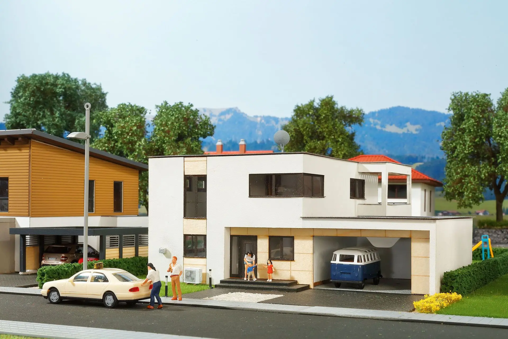 Kibri 38338 - Kubushaus Anna mit Balkon Polyplate Bausatz H0 1:87