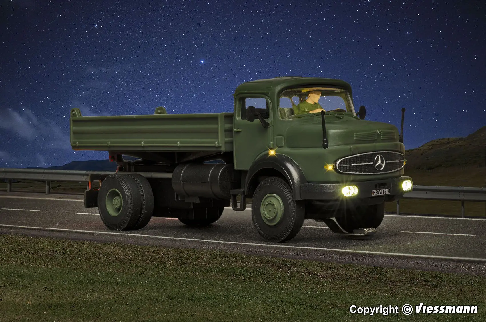 Viessmann 8161 - CarMotion Mercedes-Benz Rundhauber 2-achs mit Kipp-Pritsche Militär H0 1:87