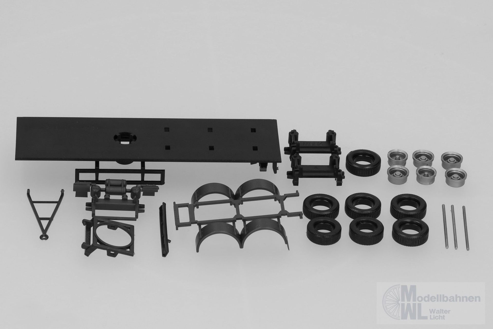 Herpa 081276 - Teileservice Fahrgestell Hänger 3achs 8m 2 Stück H0 1:87
