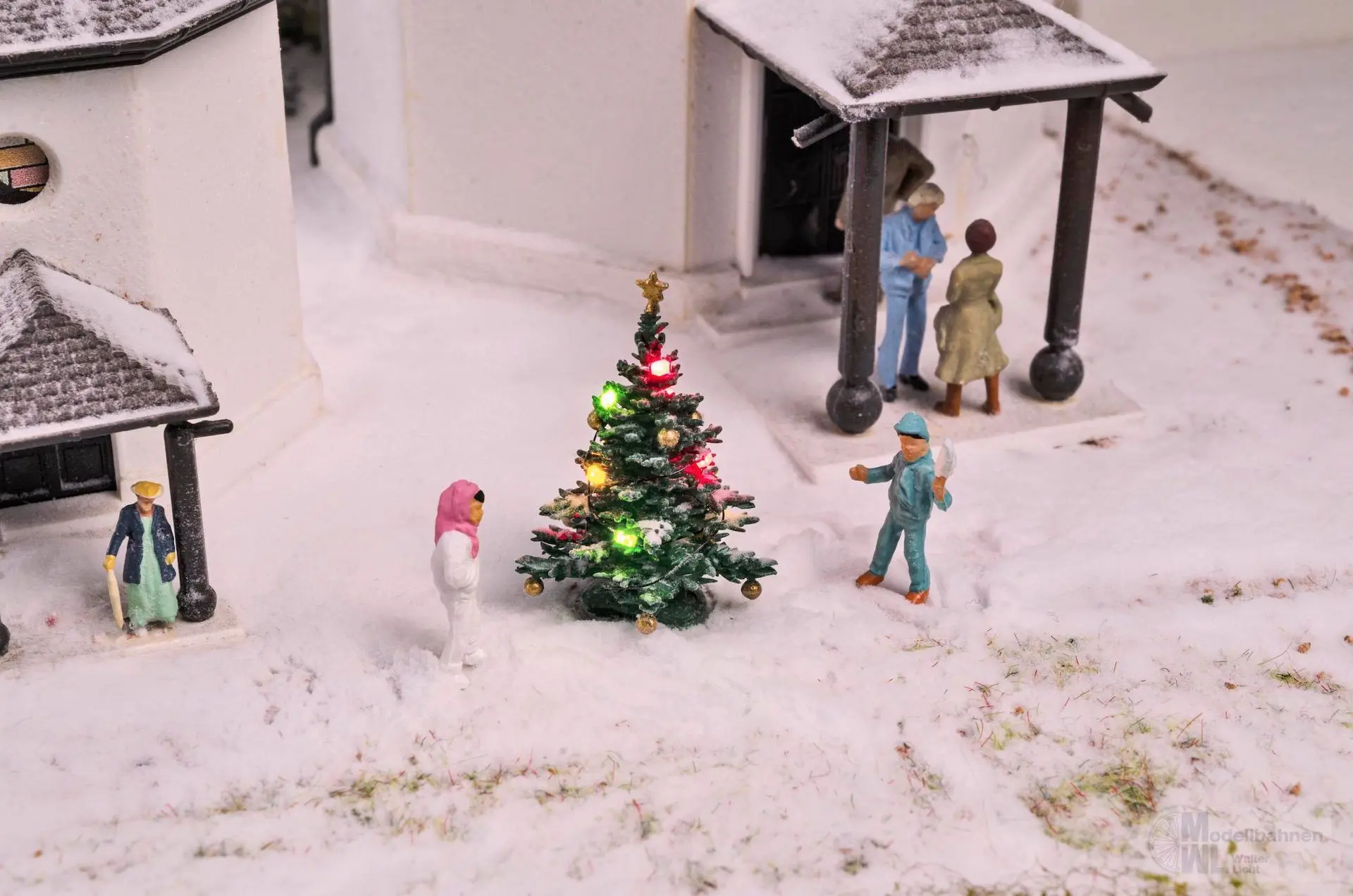 Viessmann 5831 - Weihnachtsbaum spurgrößenunabhängig H0/TT/N