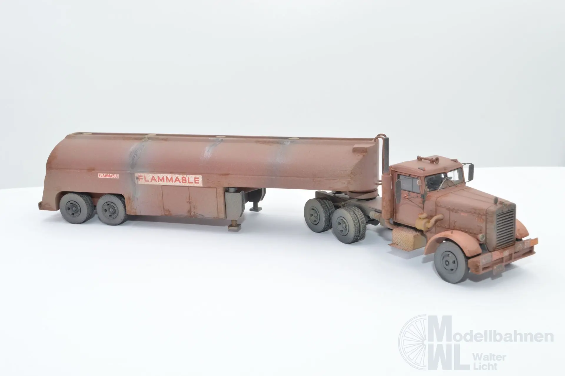 NPE NA99116 - Peterbilt 281 Confidential - H0 1:87