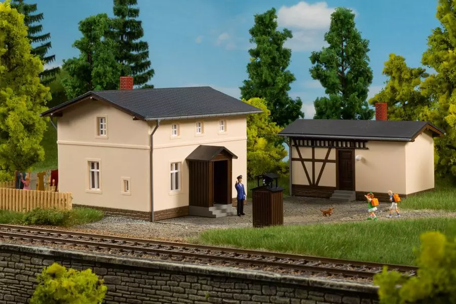 Auhagen 13347 - Bahnwärterwohnhaus mit Nebengebäude TT 1:120