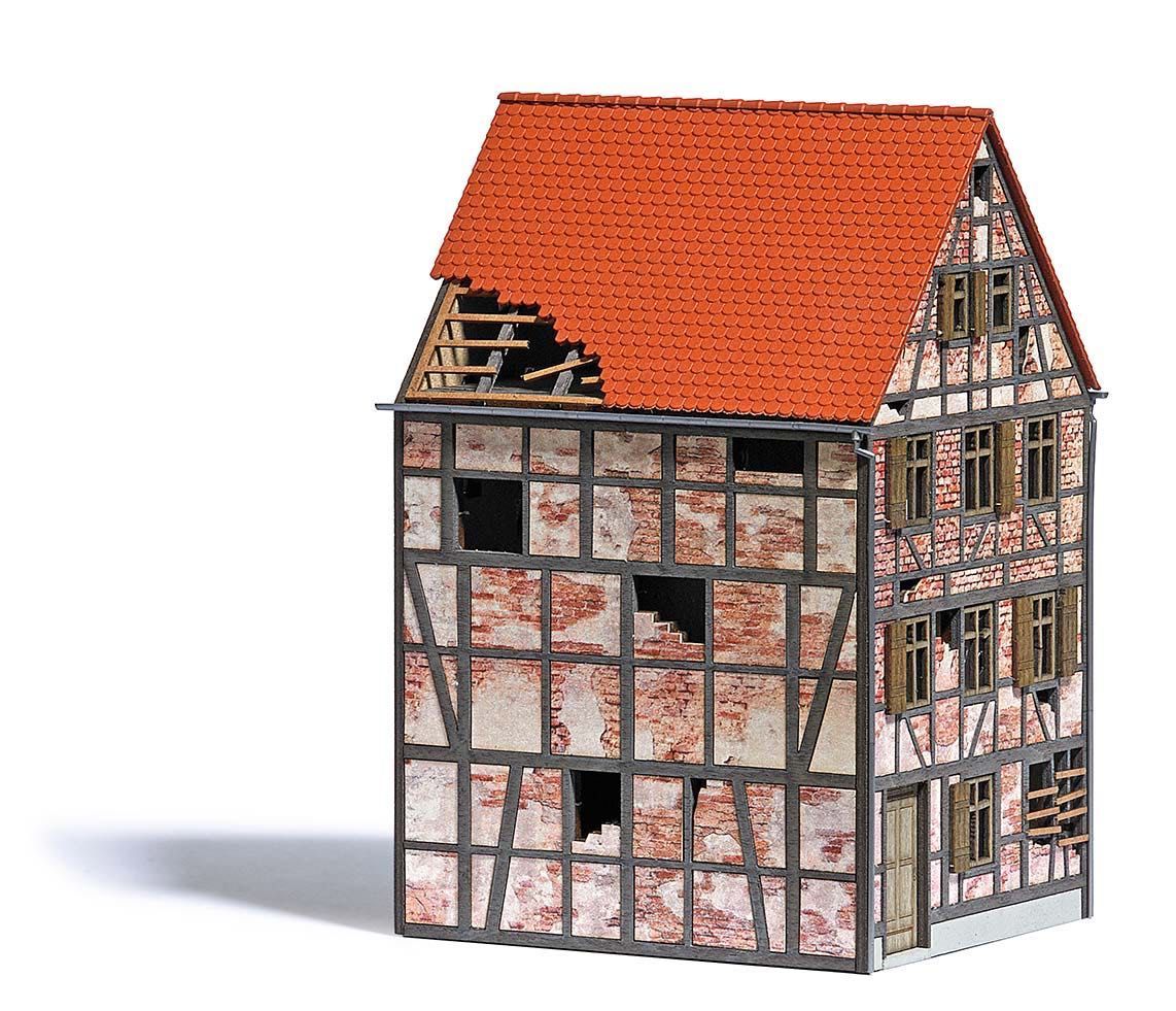 Busch 1668 - Verfallenes Stadthaus H0 1:87 Busch 1668 - Verfallenes Stadthaus H0 1:87