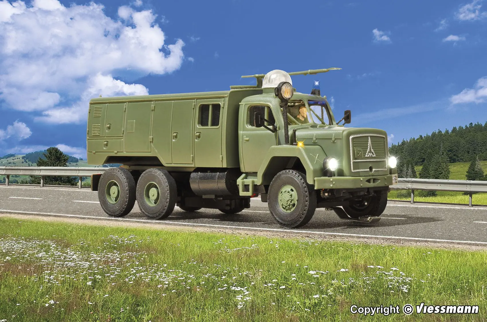 Viessmann 8065 - CarMotion MAGIRUS Feuerwehr 3-achs mit Rundumleuchte Militär Basis H0 1:87