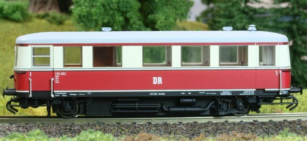 KRES-Modellbahn 10151 Komplettmodelle 2x Simson S51, rot und grün Maß